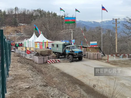 По дороге Ханкенди-Лачын беспрепятственно проехал 71 автомобиль российских миротворцев