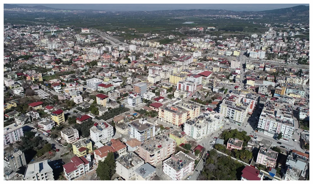 Hatayın 42 min əhalisi olan rayonunda bir bina belə uçmayıb