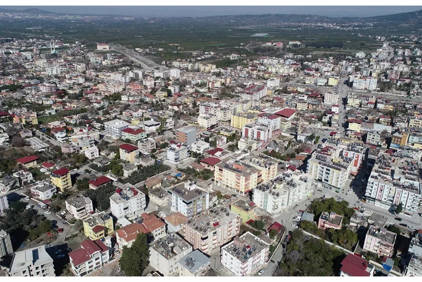 Hatayın 42 min əhalisi olan rayonunda bir bina belə uçmayıb