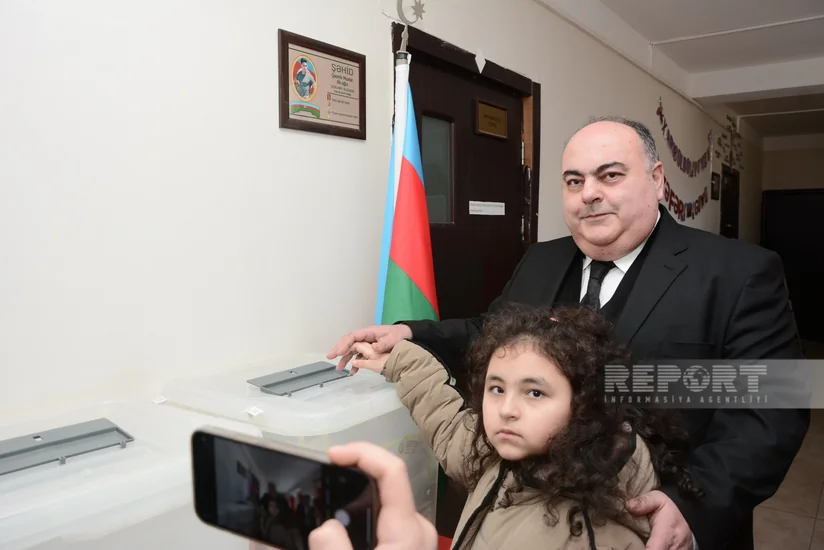 Кандидат Фуад Алиев проголосовал на внеочередных президентских выборах