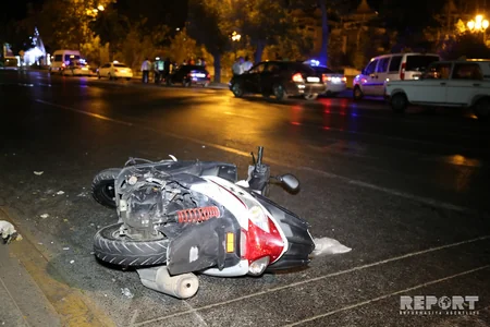 İşıqforun qırmızı işığından keçən mopedi avtomobil vurub, xəsarət alan var - FOTO - VİDEO