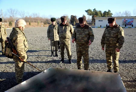 Министр обороны Азербайджана проверил состояние боеготовности передовых подразделений