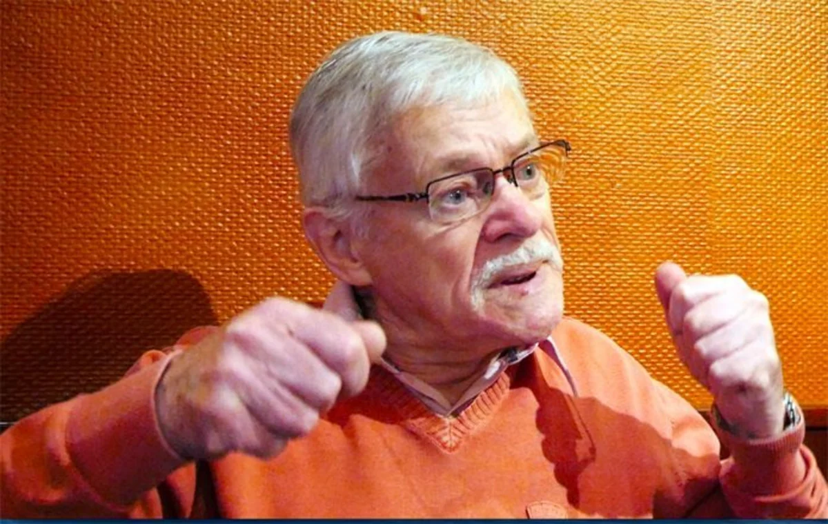 French writer: We should stop dancing to Armenian pipe one day