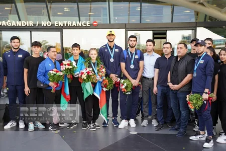 Avropa çempionatlarında 5 medal qazanan taekvondoçular Vətənə qayıdıb