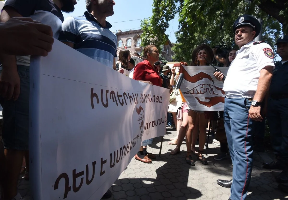На золотоносном месторождении в Армении начались акции протеста