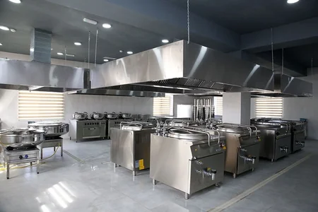 Presidential Aide, Defense Minister inspect newly-constructed foremost military unit  VIDEO