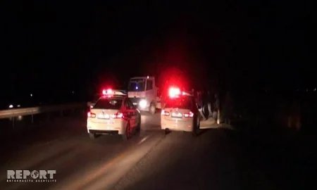 Goranboyda yük maşınından yola düşən köşk qəzaya səbəb olub - FOTO