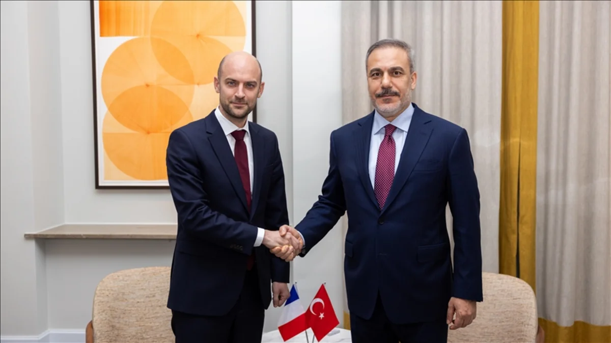 Turkish FM discusses Russia-Ukraine war with French counterpart