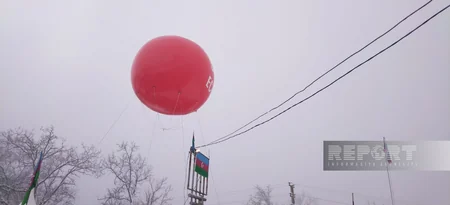 Активисты на дороге Ханкенди-Лачын развесили воздушный шар с призывом защитить природу