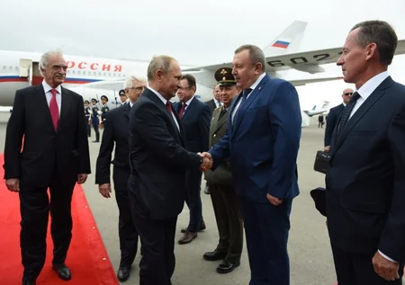 Vladimir Putin arrives in Azerbaijan