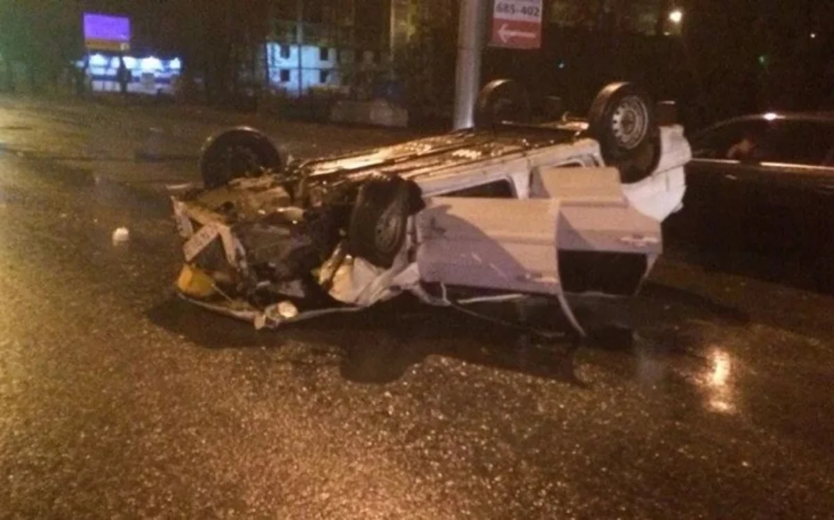 В Кюрдамире перевернулся легковой автомобиль, есть пострадавший