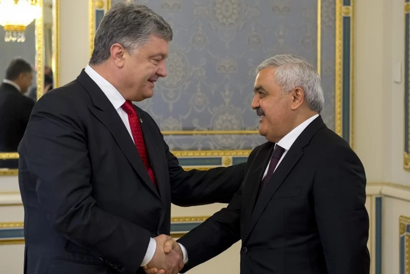 Порошенко и президент SOCAR обсудили возможность производства высококачественного авиатоплива в Украине