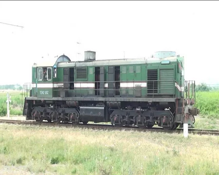 В Евлахе тепловоз столкнулся с легковым автомобилем - ФОТО