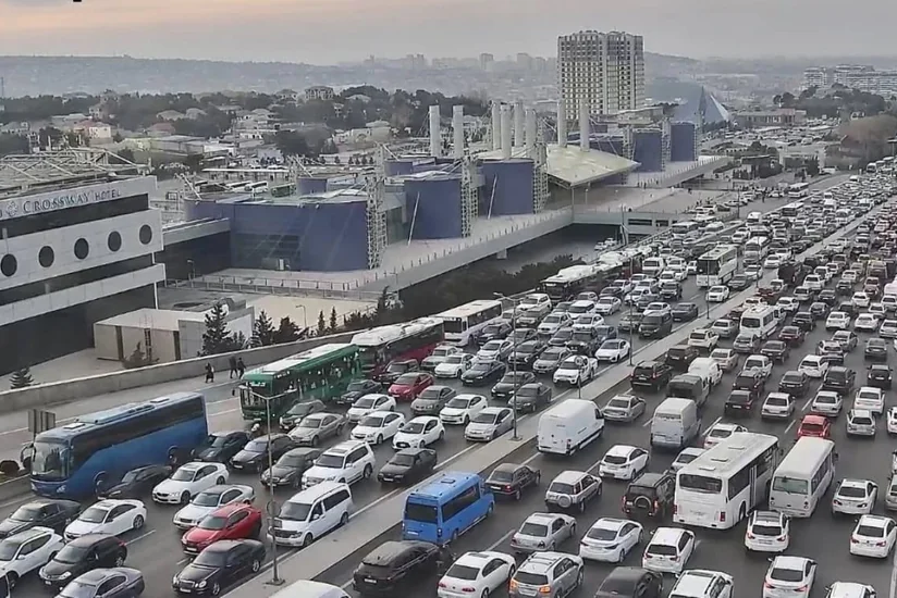 Bakıda 15 istiqamətdə nəqliyyatın sıxlığı müşahidə olunur