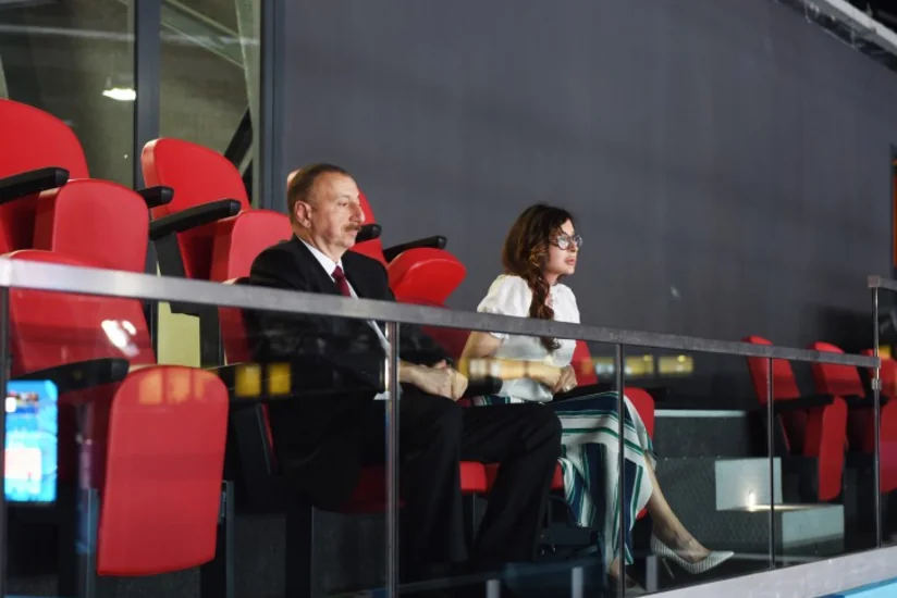 Prezident İlham Əliyev Azərbaycanın qadın voleybolçularının İtaliya millisi ilə oyununa baxıb - FOTO
