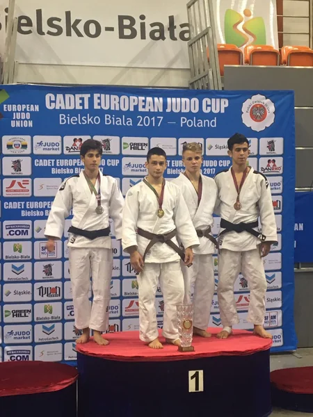 Azərbaycanın yeniyetmə cüdoçuları Polşada keçirilən Avropa kubokunda medallar qazanıblar