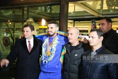 Ağırlıqqaldırma üzrə yığma komanda Vətənə qayıdıb