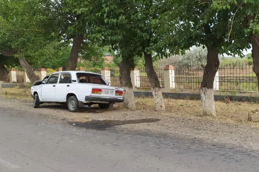 Biləsuvarda sürücü qəza törədib, həyat yoldaşı ölüb