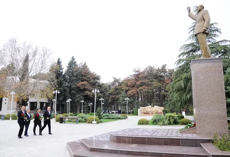 Gəncə, Naftalan, Daşkəsən, Goranboy, Samux və Ağstafada Heydər Əliyevin xatirəsi anılıb
