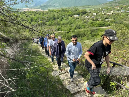 Famous travelers visit Azykh cave