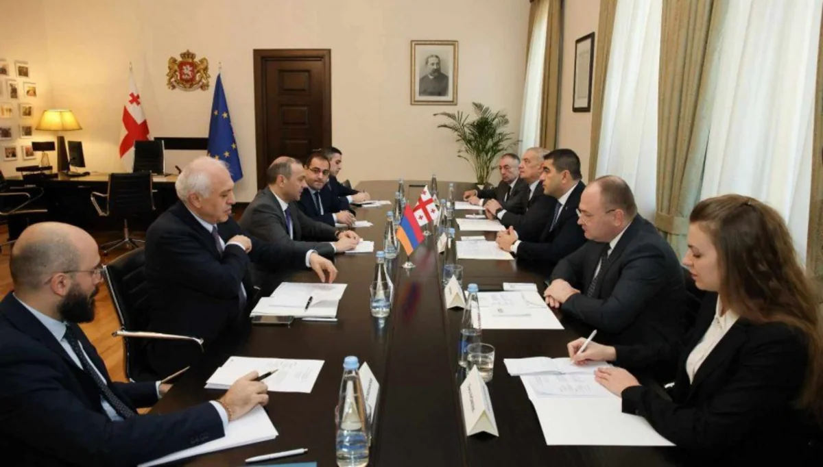 Глава парламента Грузии и секретарь Совбеза Армении обсудили в Тбилиси мирный договор с Азербайджаном