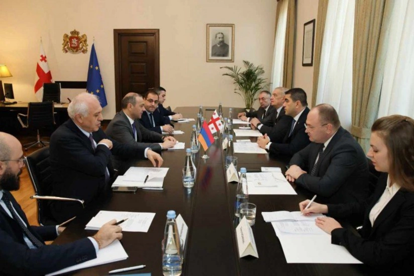 Глава парламента Грузии и секретарь Совбеза Армении обсудили в Тбилиси мирный договор с Азербайджаном