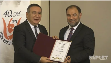 İstanbulda Rəşad Məcidin türkcə Qələmsiz yazılanlar kitabının təqdimatı keçirilib