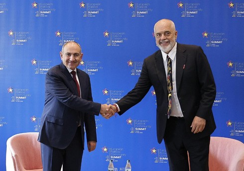 Paşinyan albaniyalı həmkarı ilə Azərbaycanla sülh sazişinin imzalanmasının əhəmiyyətindən danışıb