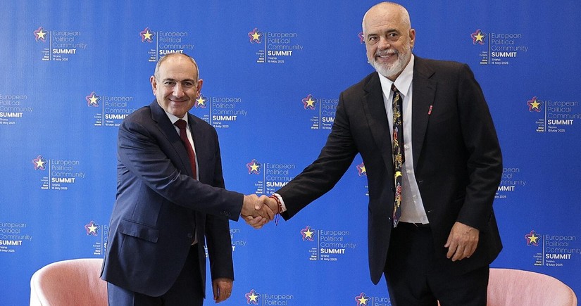 Paşinyan albaniyalı həmkarı ilə Azərbaycanla sülh sazişinin imzalanmasının əhəmiyyətindən danışıb