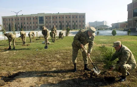 Azərbaycan Ordusunda ağacəkmə aksiyası davam edir