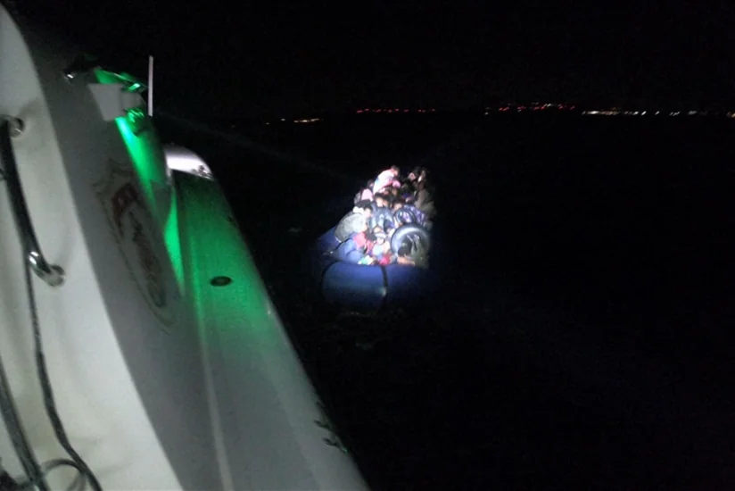 У побережья Измира спасены 108 нелегальных мигранта