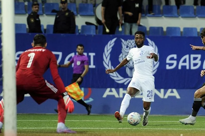 “Sabah” yamaykalı futbolçusu ilə yollarını ayıracaq