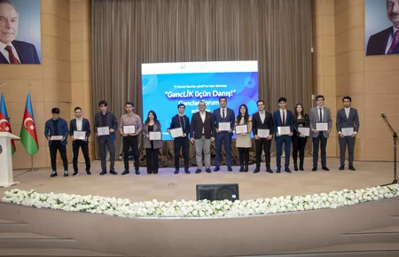 Gənclər və könüllülər mükafatlandırıldı