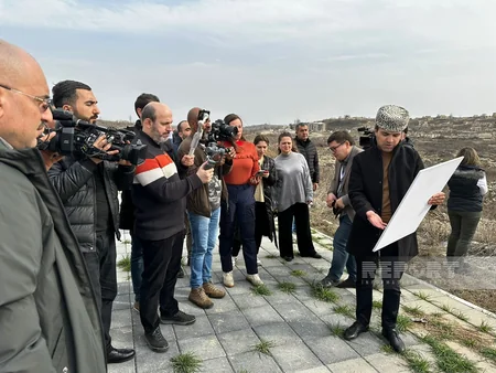 Xarici jurnalistlər Füzuliyə və Merdinli kənd məscidinə baş çəkib