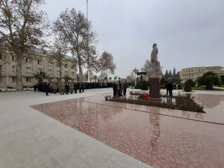 Ümummilli lider Heydər Əliyevin anım günü ilə əlaqədar Azərbaycan Ordusunda silsilə tədbirlər keçirilib