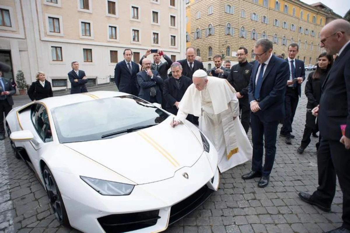 Lamborghini Huracan Папы Римского был продан на аукционе в Монако за 715 тысяч