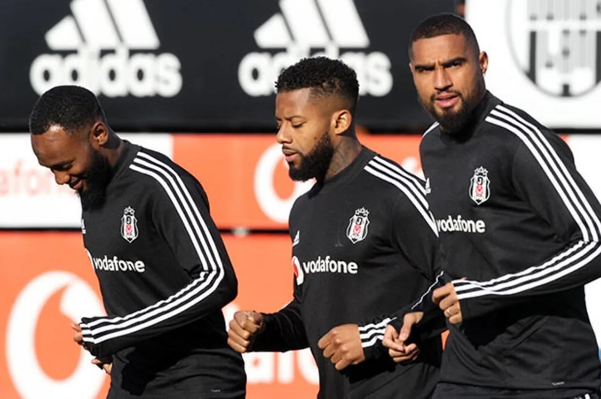 Легионеры Бешикташа покинули Турцию