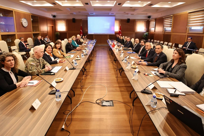 Замглавы МИД Турции обсудил с американским коллегой ситуацию в Сирии