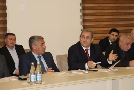 “Heydər Əliyev İli” çərçivəsində Şirvan Apellyasiya Məhkəməsində sahibkarlarla dəyirmi masa keçirilib