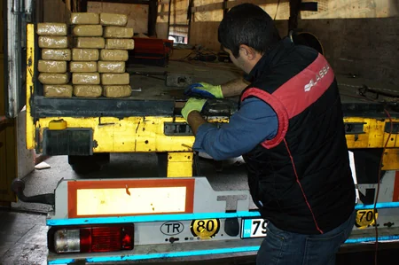 Naxçıvan gömrükçüləri 105 kq narkotik vasitənin Türkiyəyə keçirilməsinin qarşısını alıblar