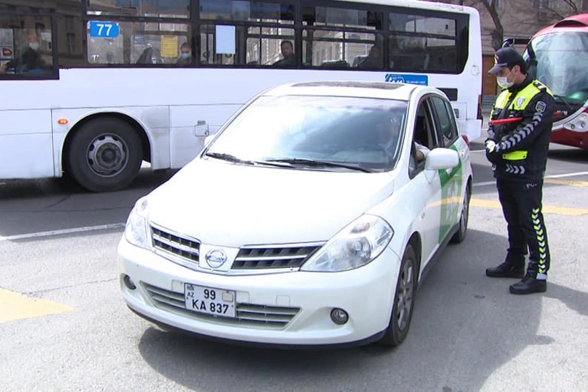 Polislər əhalinin xüsusi karantin rejiminə riayət etməsi üçün tədbirlər görür