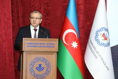 Bir qrup tələbəyə adlı təqaüd verilib