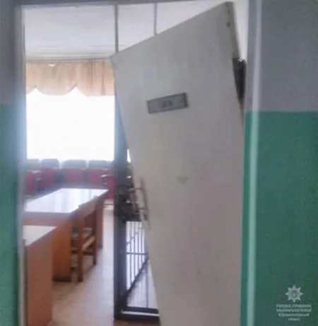 Ukraynada məhkəmə binasında partlayış olub, 2 nəfər ölüb, 7 nəfər yaralanıb - VİDEO