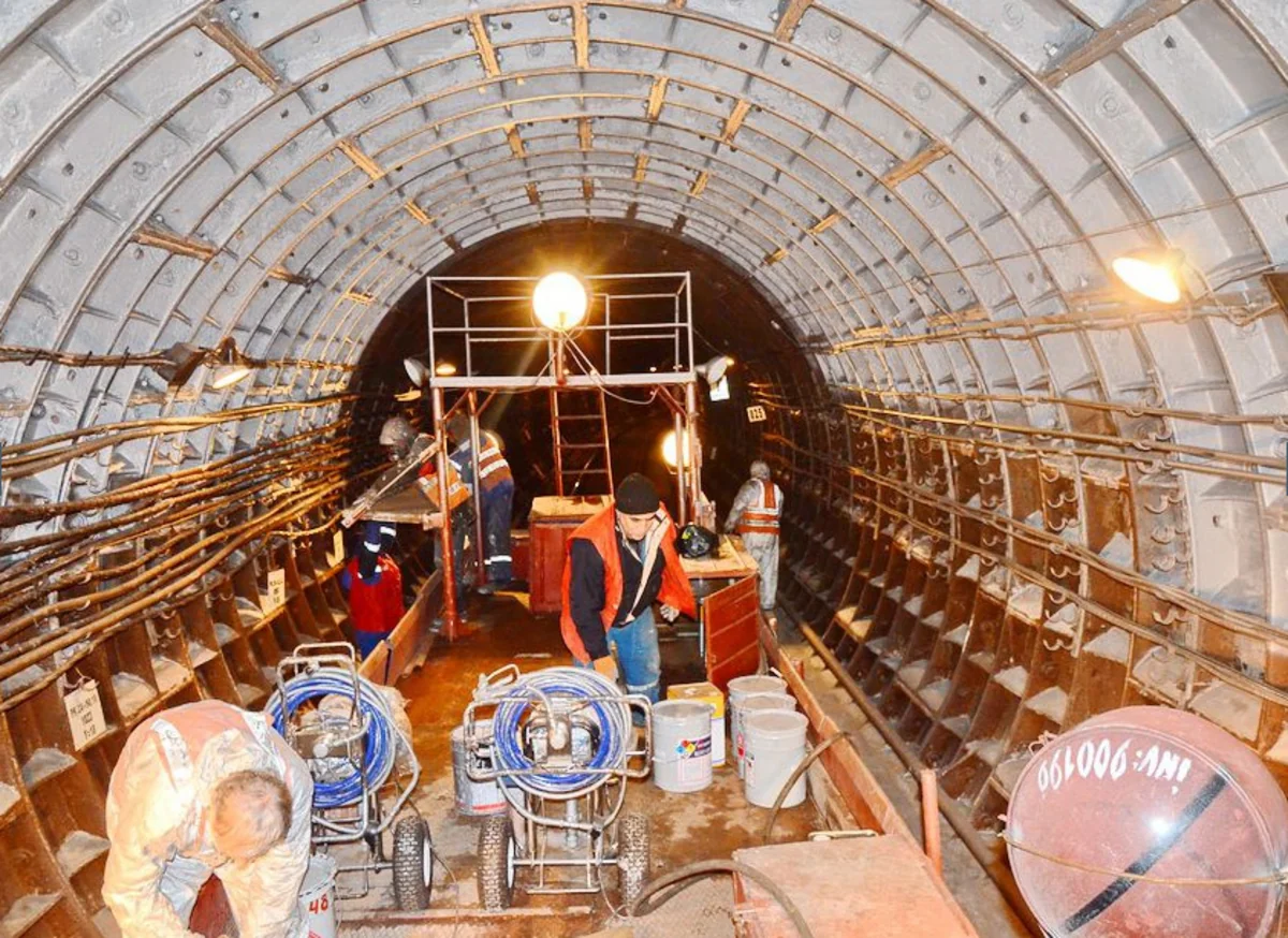 ​Bakı metrosunda tunellərin rənglənməsi üçün yeni cihazlar alınıb - FOTO