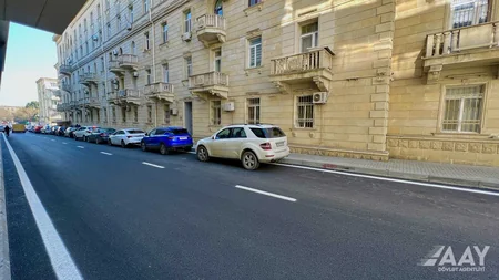 Bakının Fərid Ələkbərov küçəsinin bir hissəsi təmir edilib