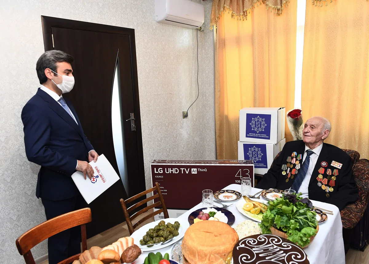 “Azərişığ”ın əməkdaşları Böyük Vətən müharibəsi iştirakçılarını ziyarət edib