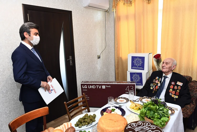 “Azərişığ”ın əməkdaşları Böyük Vətən müharibəsi iştirakçılarını ziyarət edib