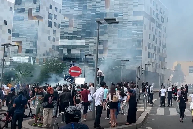 Напряженность во Франции нарастает: в Нантер отправлены вертолеты и спецназ