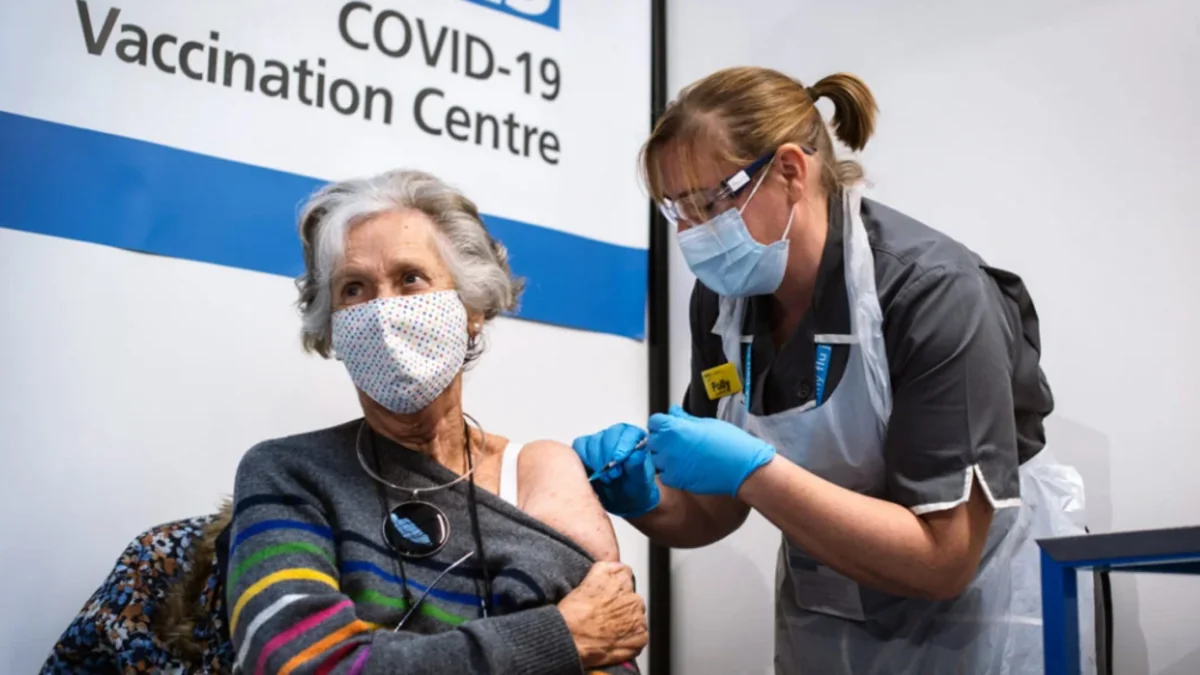 В США завтра начнется массовая вакцинация от COVID-19