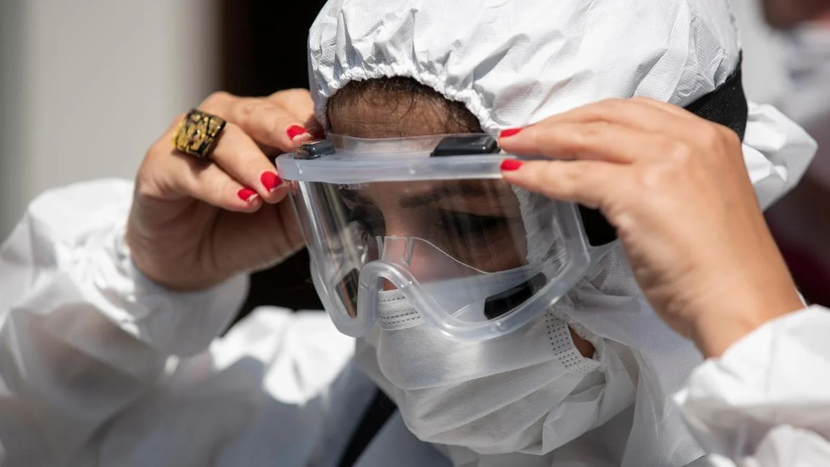 Koronavirusla mübarizə aparan həkimlərə və könüllülərə müddətli əlavə ödənib